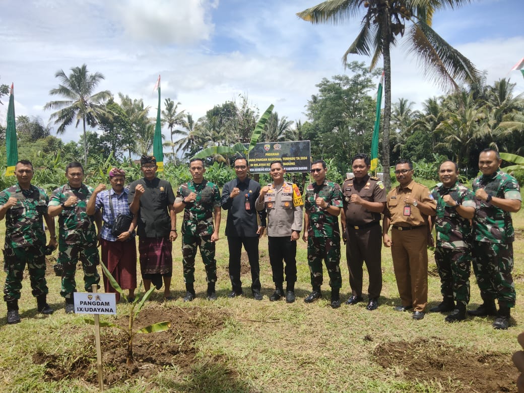 Kunjungan Kerja Pangdam IX/Udayana dalam rangka Ketahanan Pangan Nasional Terpadu TA 2024 di Desa Sembung, Kec. Mengwi, Kab. Badung